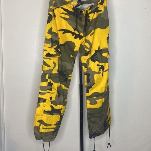 NEW…Yellow/Black/Green army fatigue pants size XS (extra small) from ZUMIEZ - Picture 1 of 4